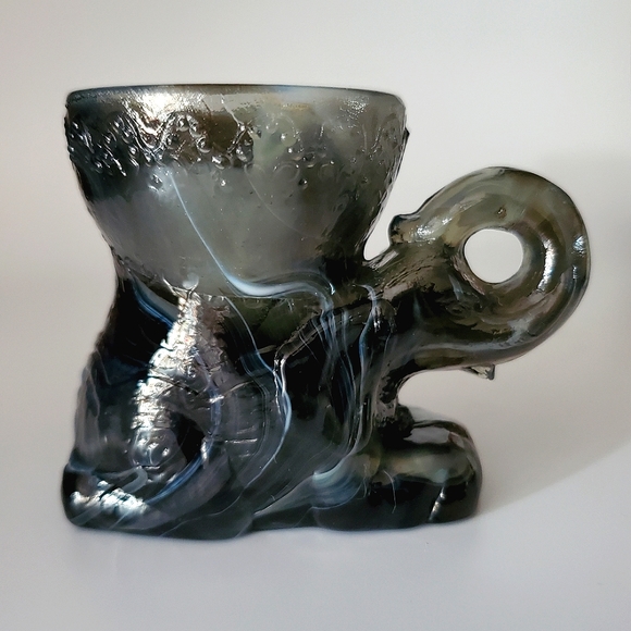Rare "Packy the Elephant" Black & White Slag Glass Paperweight or 🥚 Holder - Picture 7 of 13